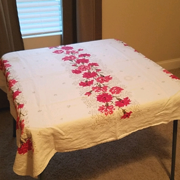 Other - Vintage red chrysanthemum tablecloth